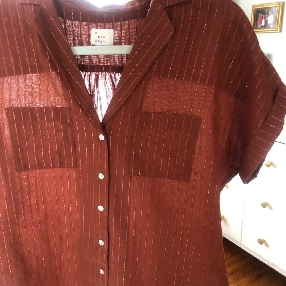 Lightweight linen button up